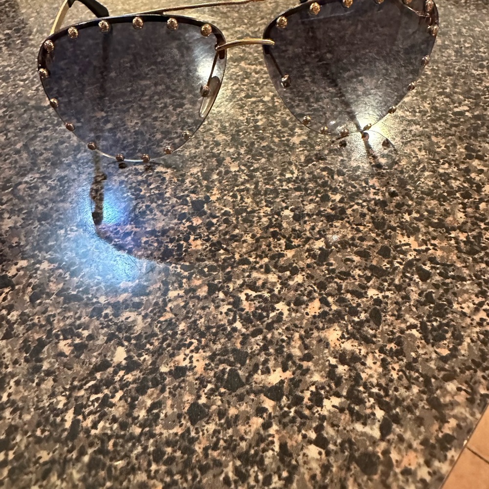 LOUIS VUITTON BLUE PARTY SUNGLASSES 🕶️ - Picture 8 of 9